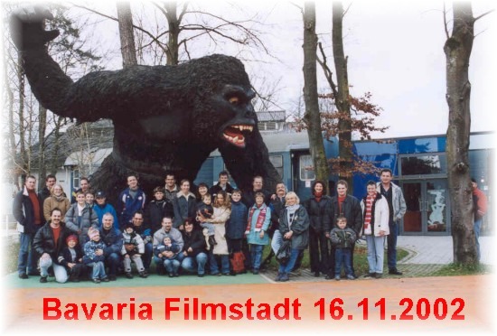 Gruppenbild vorm Bavaria Filmstudio
